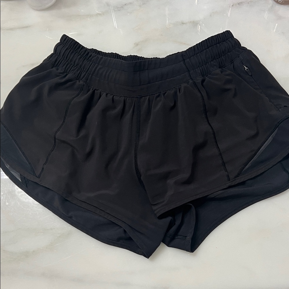 Black Women's Lululemon Hotty Hot Shorts 2.5inch